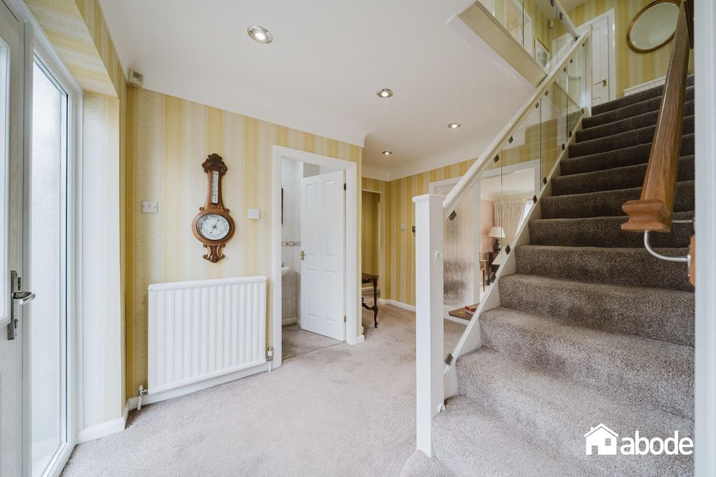 Property photo 2 of 33 Cambridge Drive-4.Jpg