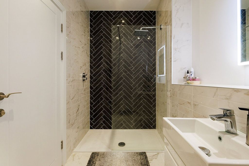 Additional image 15 of 3 bed flat for saleEpsom Road, Guildford, Surrey GU1