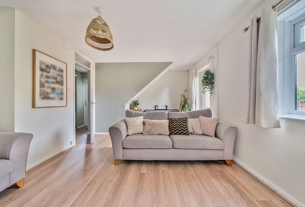Property photo 3 of 15 1300272-14-684822...