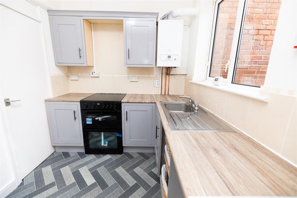 Property photo 2 of 9 Image00016.Jpg