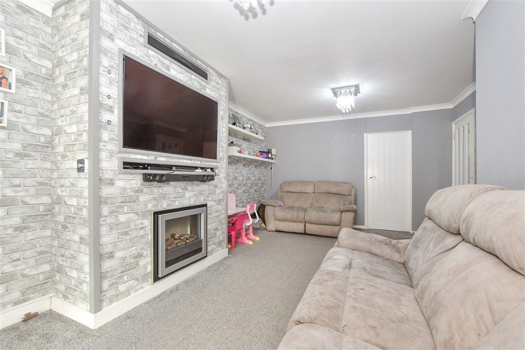 Property photo 2 of 12 Lounge