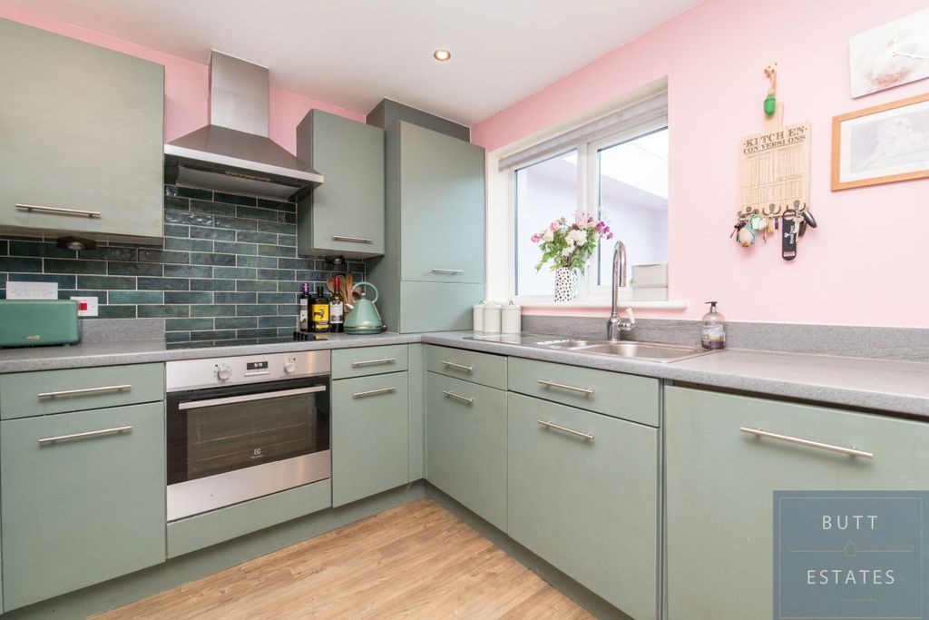 Property photo 2 of 17