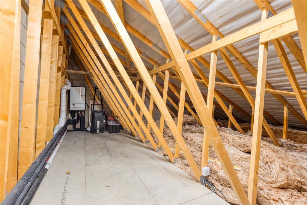 Property photo 3 of 16 Large Loft/Attic