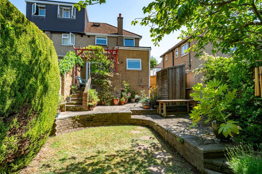 Property photo 2 of 18