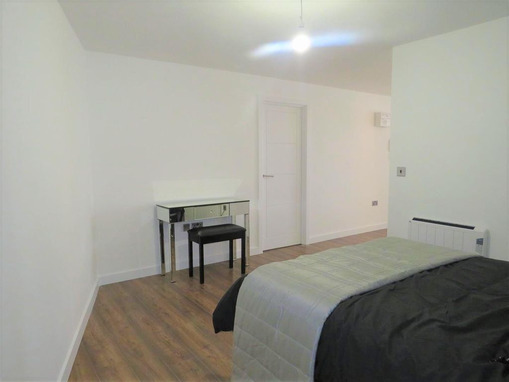 Property photo 3 of 6 Bedroom 2