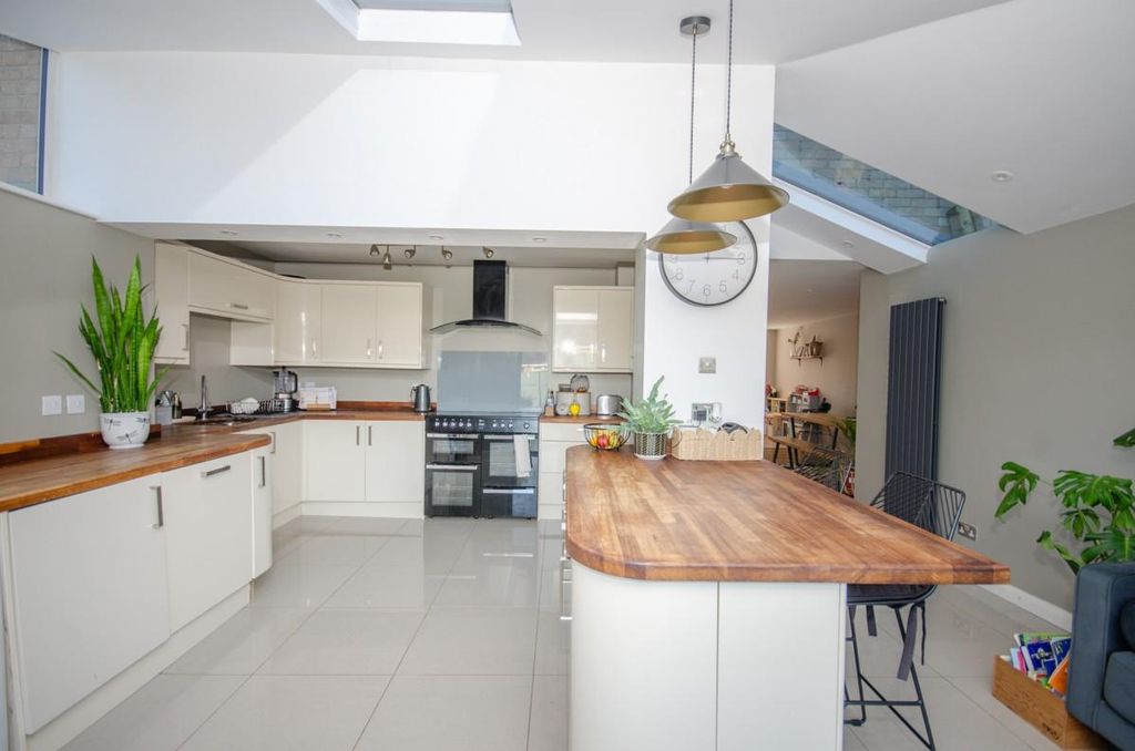 Property photo 3 of 21 Kitchen Pic 3.Jpg