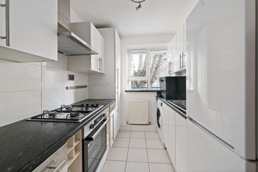 Property photo 3 of 8 Photo 4