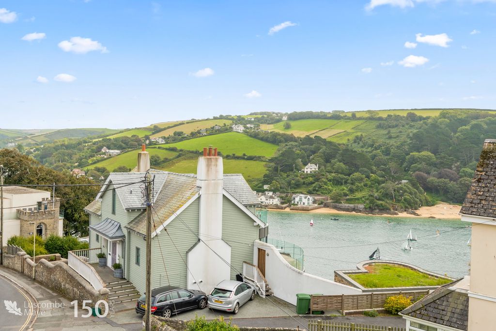 Property photo 3 of 14