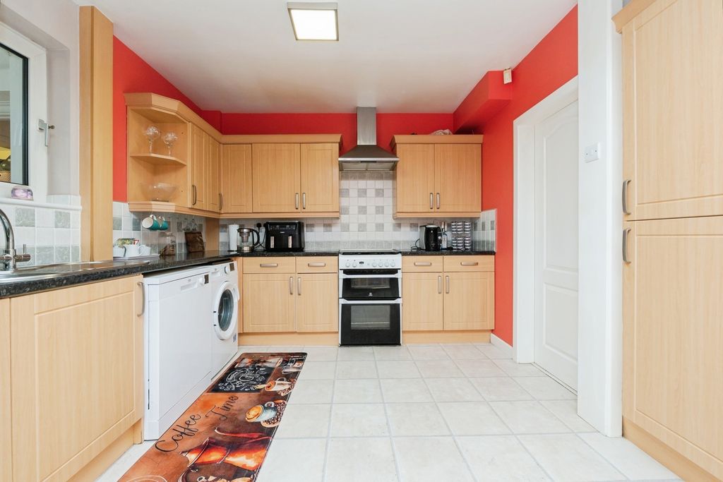 Property photo 3 of 19 Photo