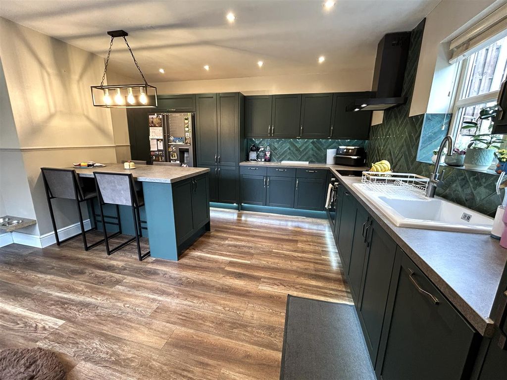 Property photo 3 of 14 Dining Kitchen
