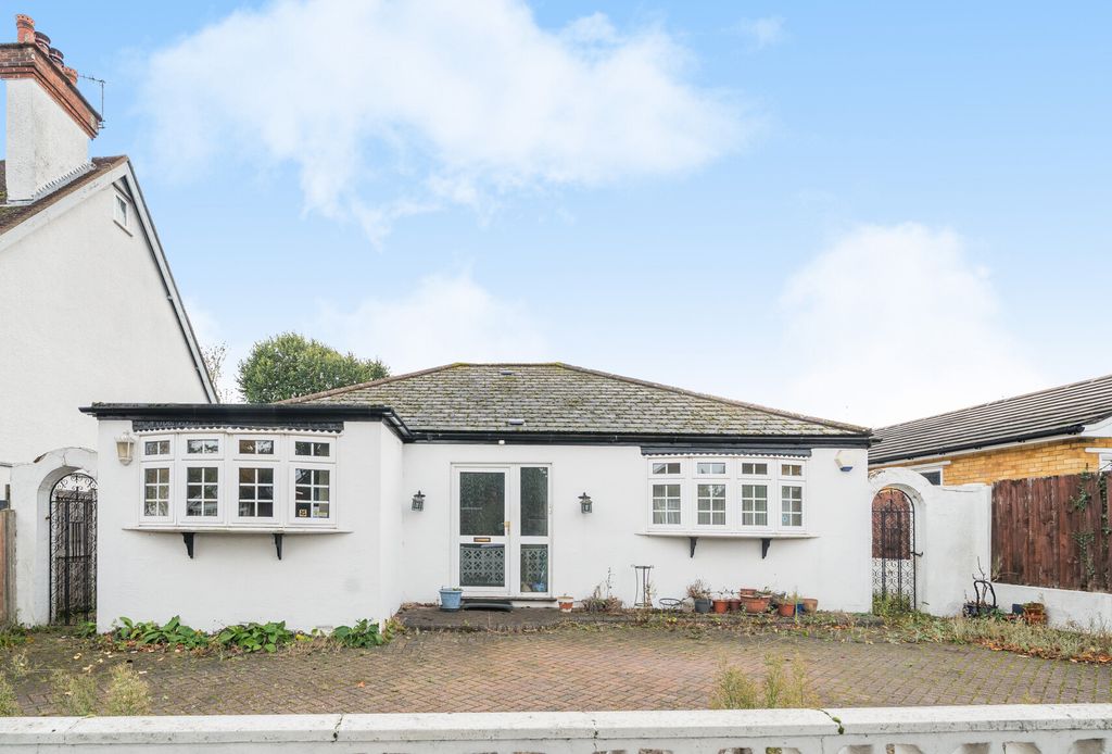 Property photo 1 of 9 1364747-11-690405...