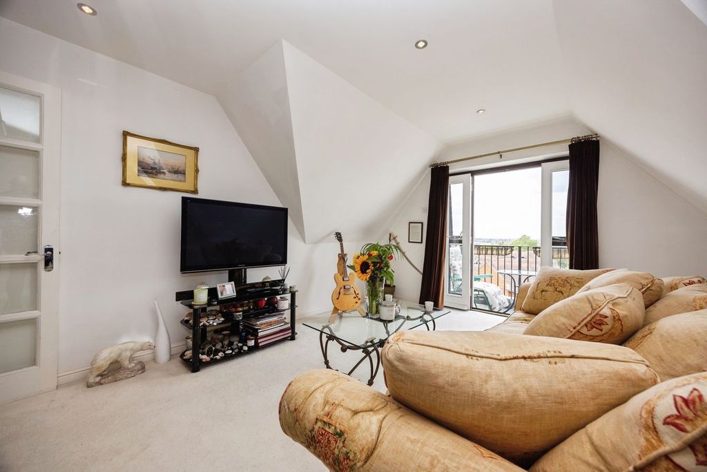 Property photo 3 of 19