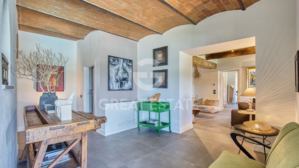 Property photo 2 of 50 Interiors