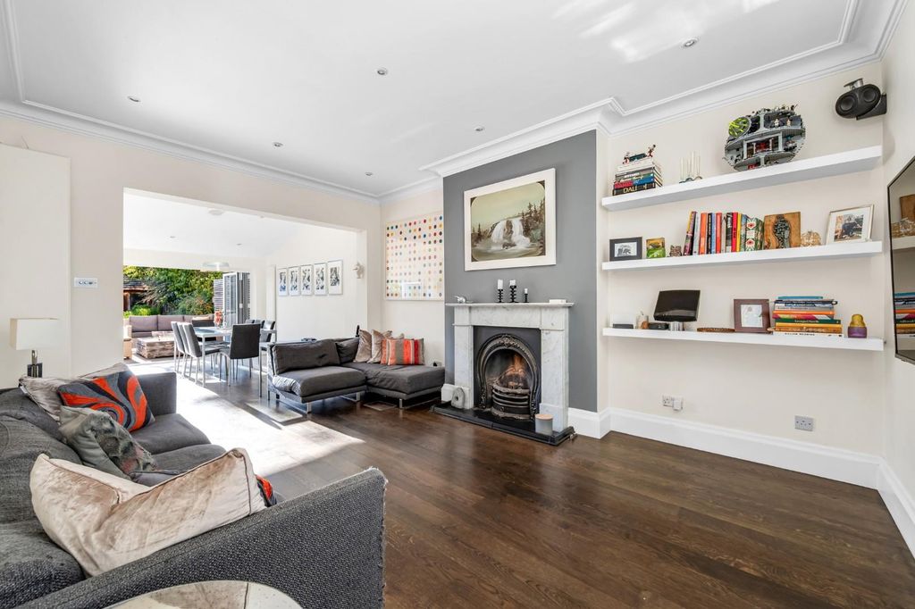 Property photo 3 of 18