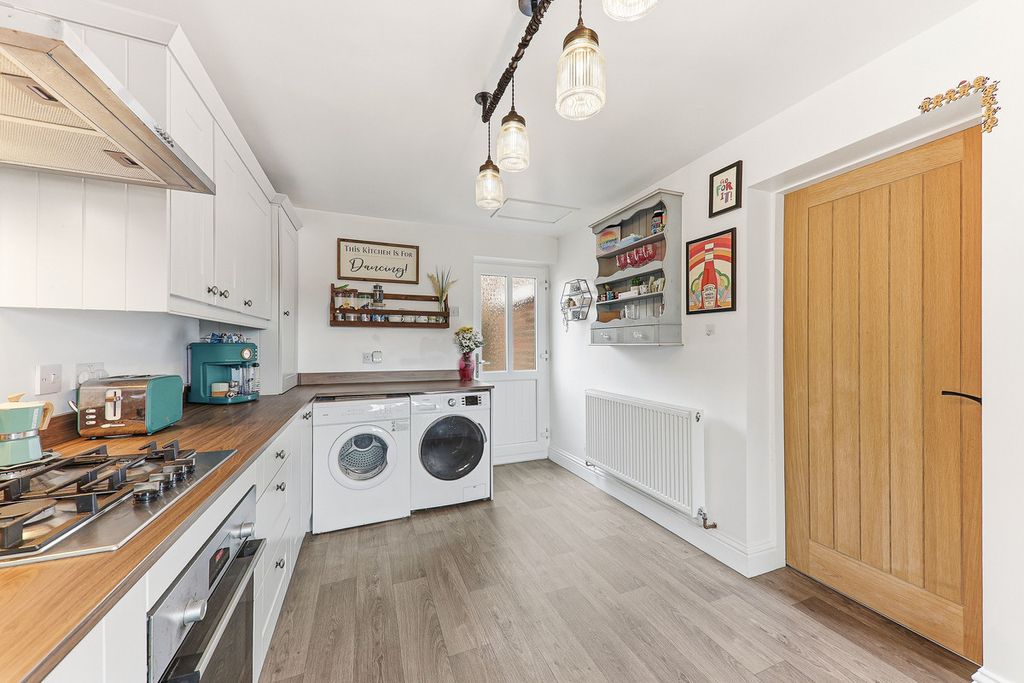 Property photo 3 of 25