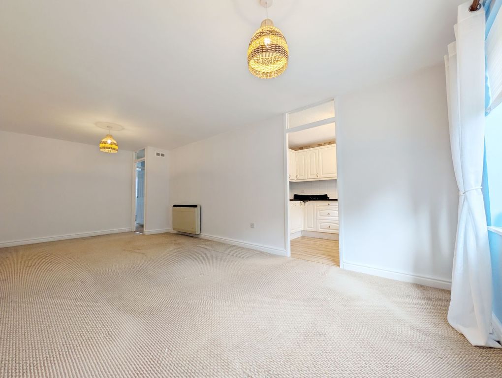 2 bed flat for saleCamelot Way, Castlefields WA7 photo 2