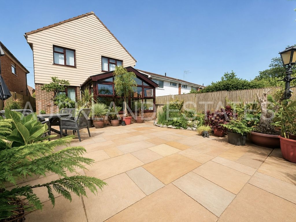 Property photo 2 of 23 Image00003