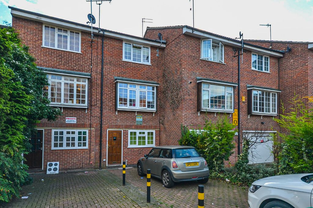 Property photo 2 of 9
