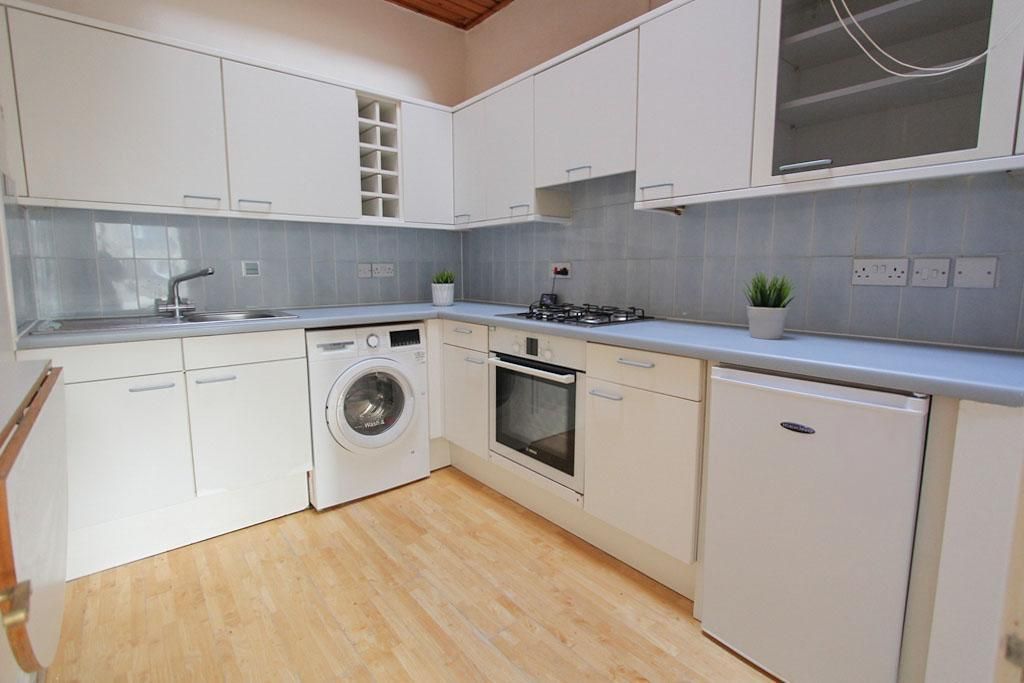 Property photo 3 of 8 Kitchen