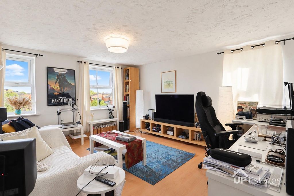 Property photo 2 of 9