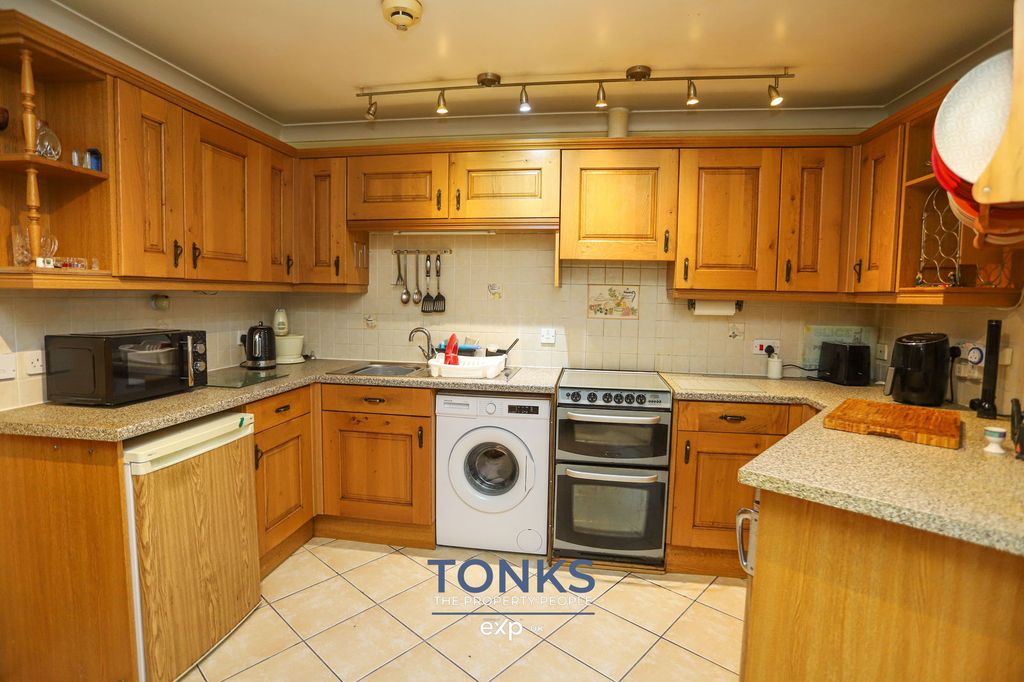 Property photo 3 of 16