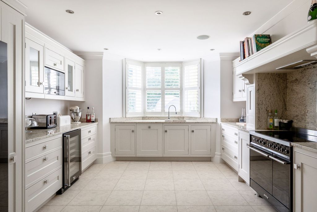 Property photo 3 of 33