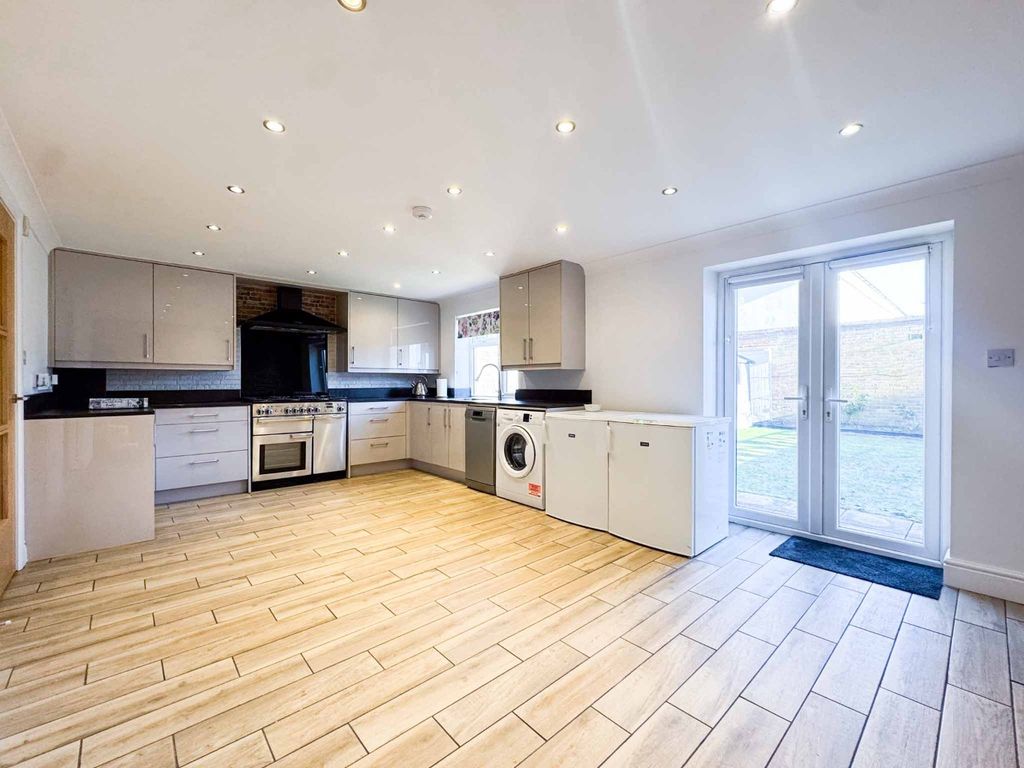 Property photo 2 of 10 4417882