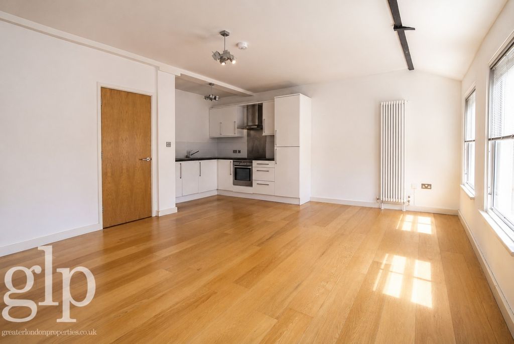Property photo 2 of 10 958271