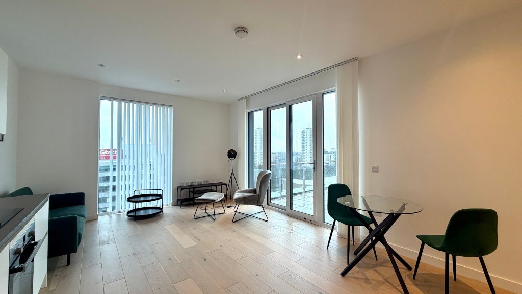 Property photo 1 of 21 Living Room