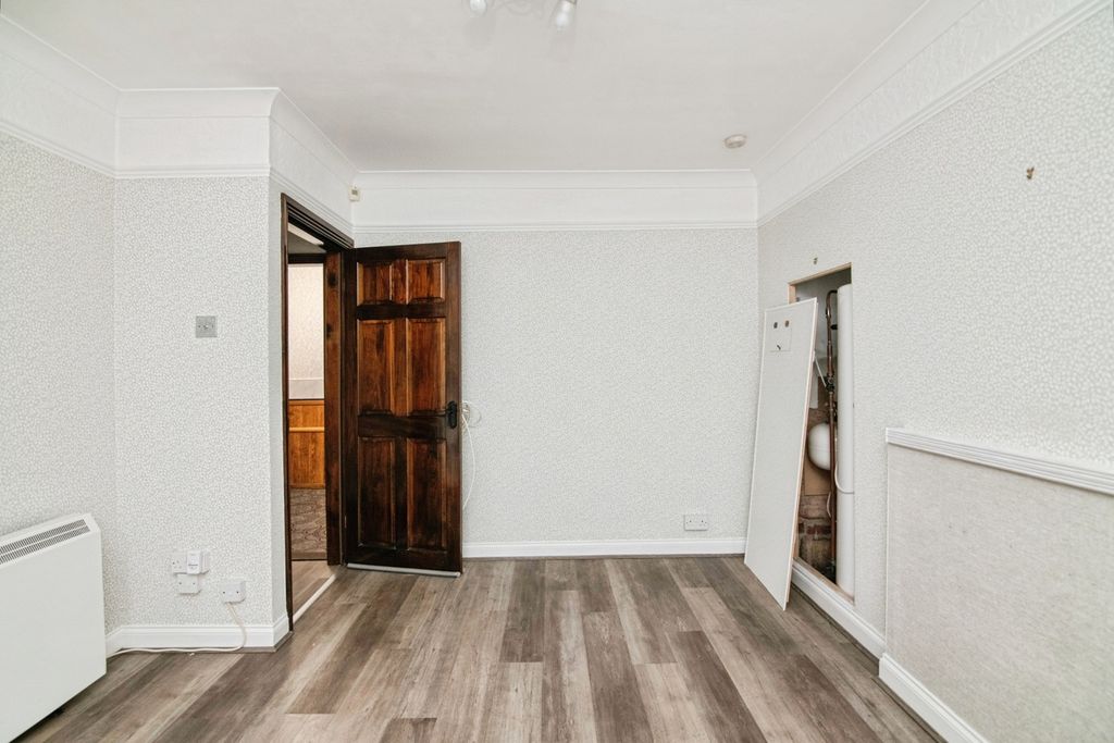 Property photo 3 of 19 Pbox-Img.Jpg