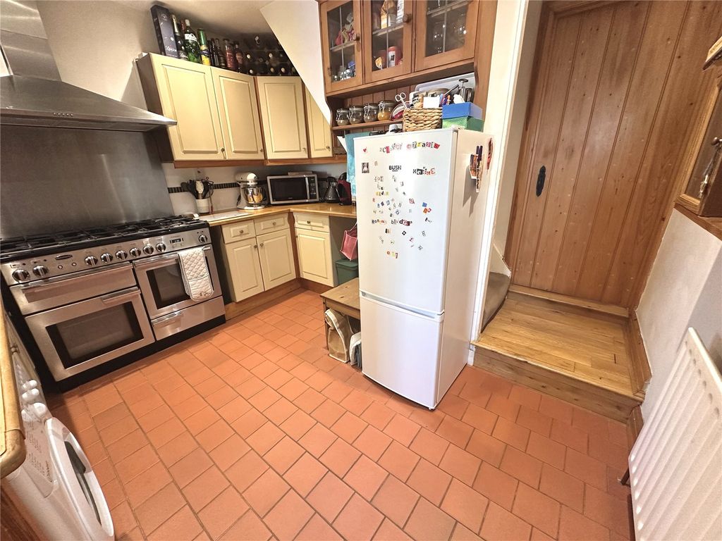 Property photo 3 of 11 Picture No. 12