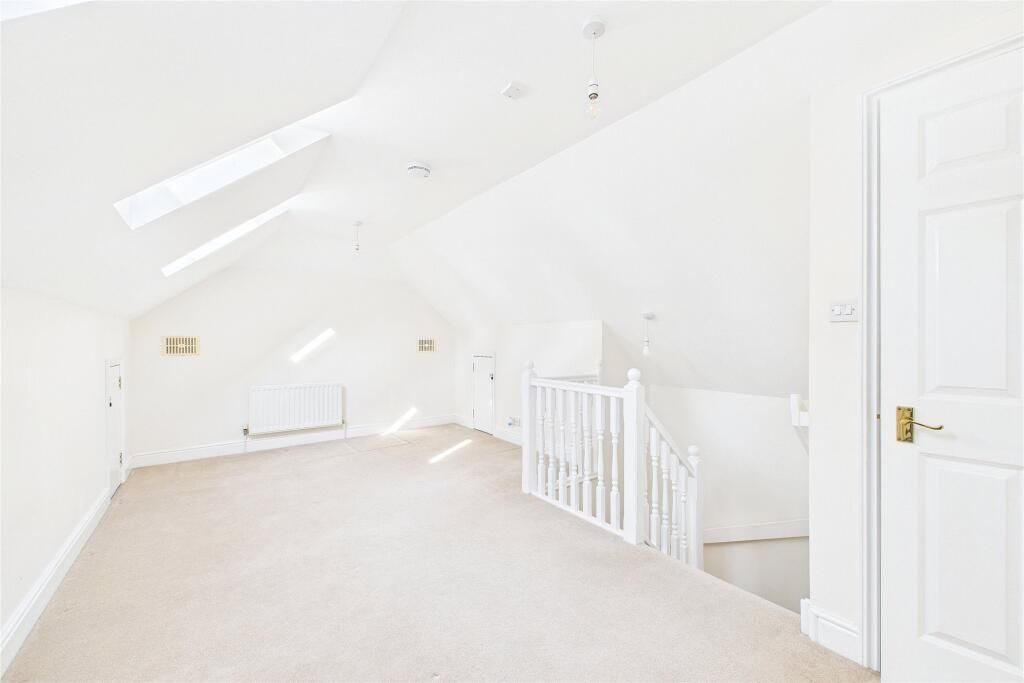 Property photo 3 of 11 Bedroom 2.Jpeg