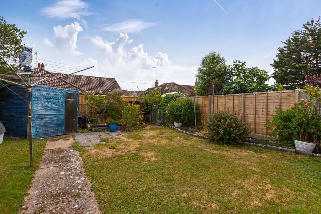 Property photo 2 of 15 Trent Close_12.Jpg