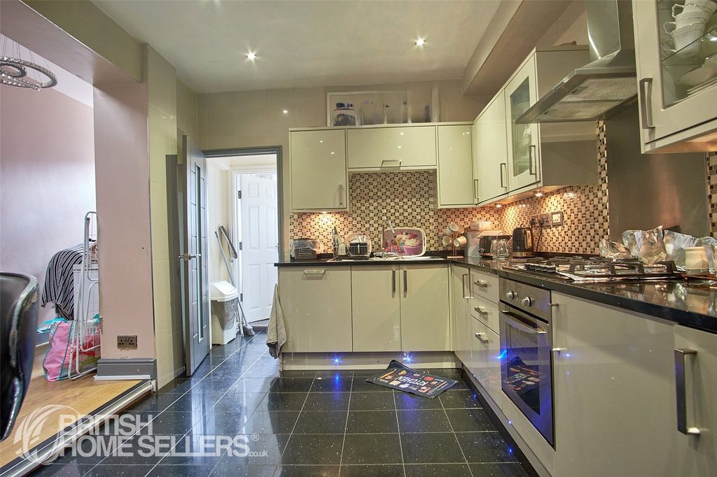 Property photo 2 of 16 Picture No. 24