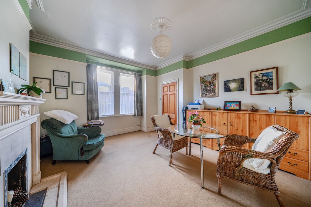 Property photo 3 of 18 1387565-12-69453c...