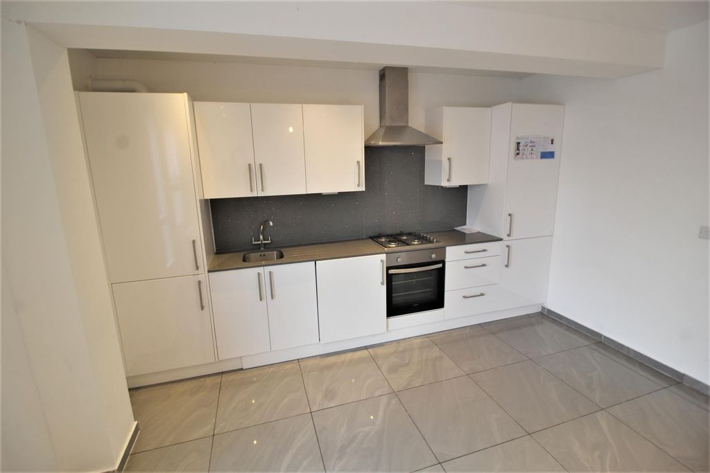 Property photo 2 of 7 Kitchen