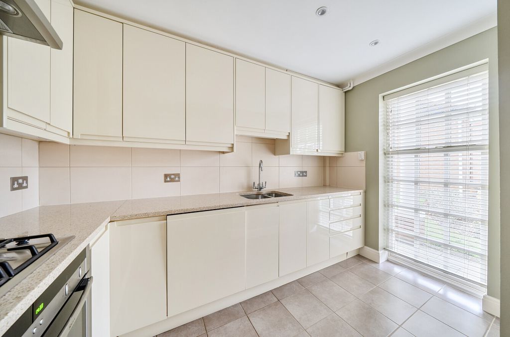 Property photo 3 of 22 1396176-5-695d214...