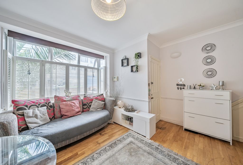 Property photo 3 of 17 1335119-18-689382...