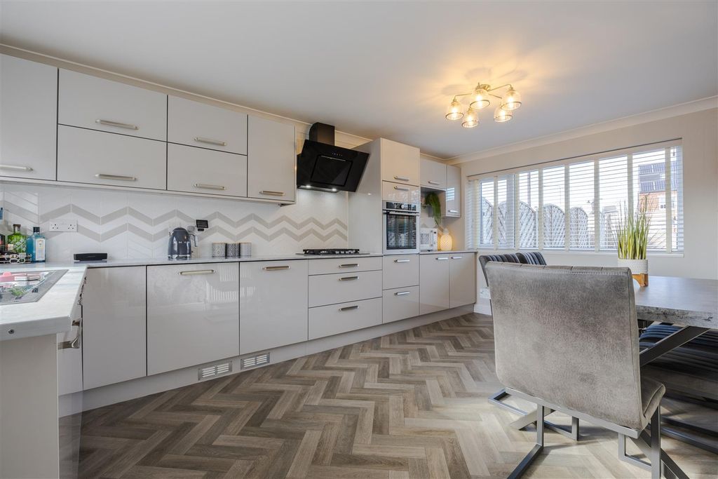 Property photo 2 of 27 Kitchen Diner