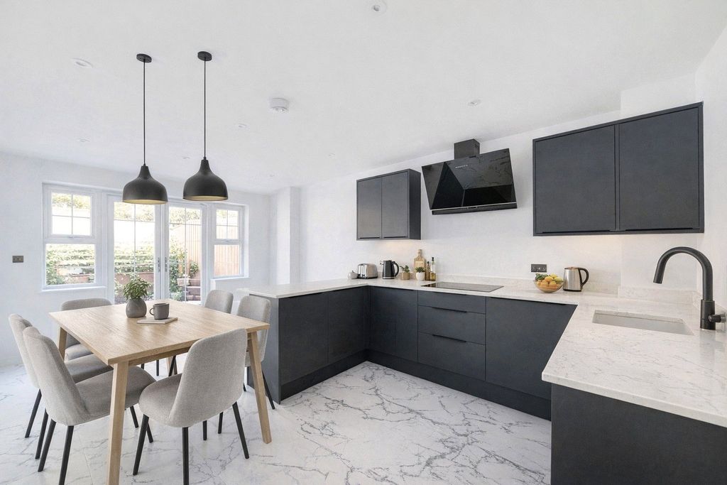 Property photo 3 of 9 Picture No. 28