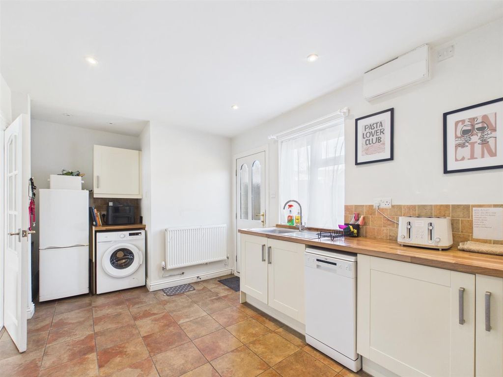 Property photo 3 of 10 Kitchen/Diner