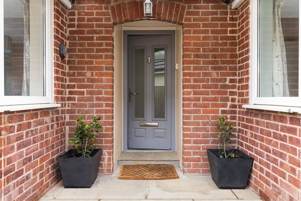 Property photo 2 of 26