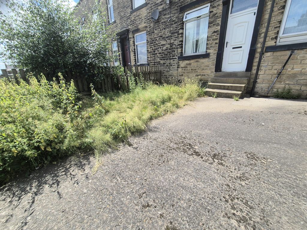 Property photo 2 of 8 Garden