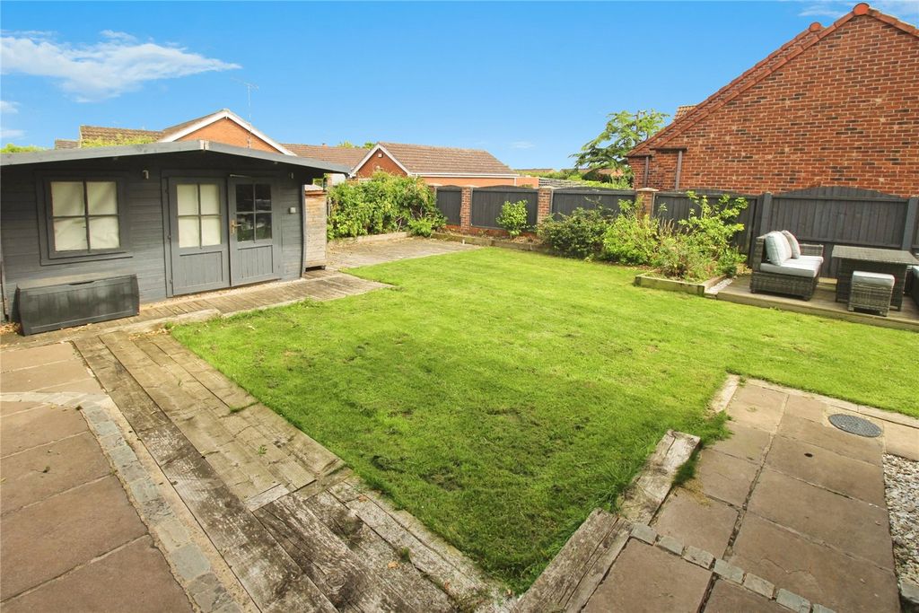 Property photo 3 of 27 Gardens