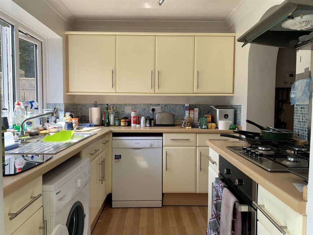 Property photo 3 of 4 Kitchen