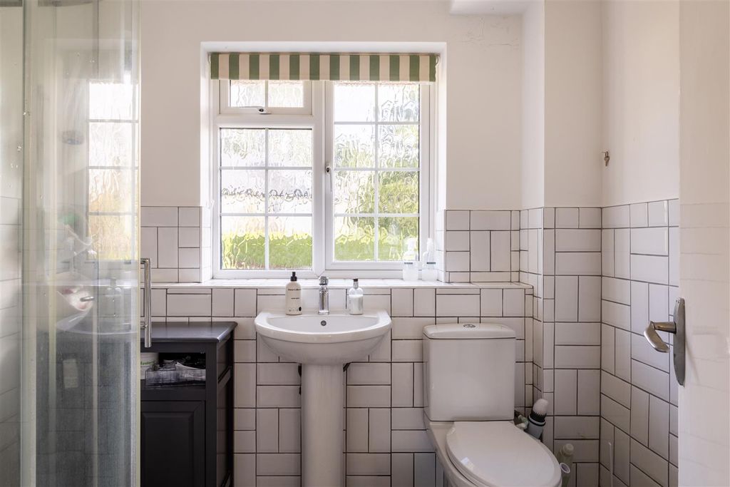 Additional image 13 of 4 bed detached house for saleYardley Close, Reigate RH2