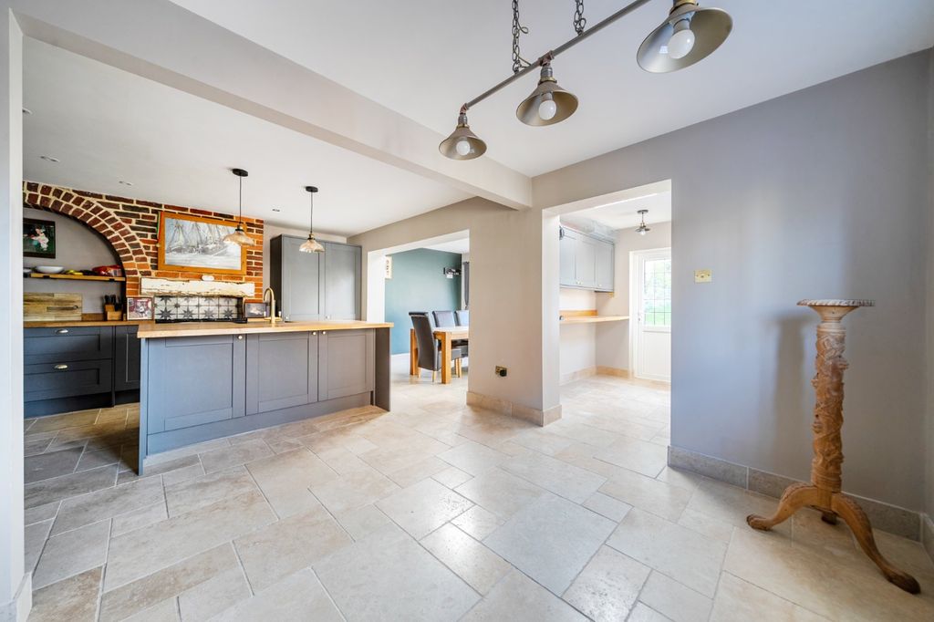 Property photo 3 of 16 Picture No. 23