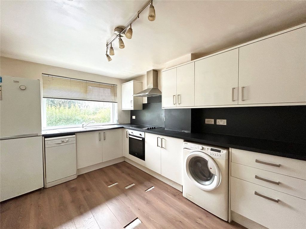 Property photo 3 of 16 Kitchen