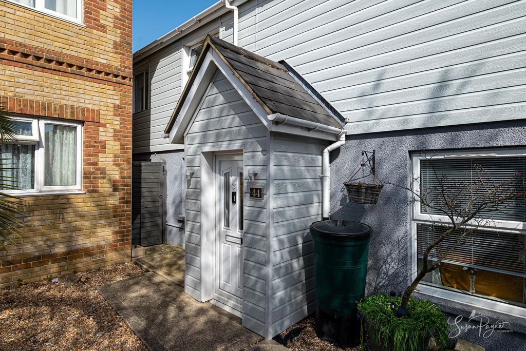 Property photo 3 of 21 Welcome To 44 High Street