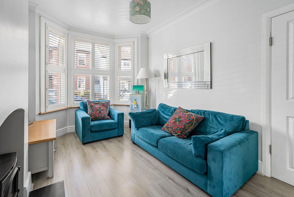 Property photo 3 of 18 Living Room